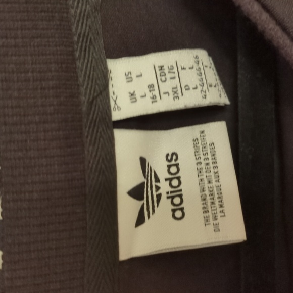 Adidas two piece t-shirt size L - Picture 3 of 9